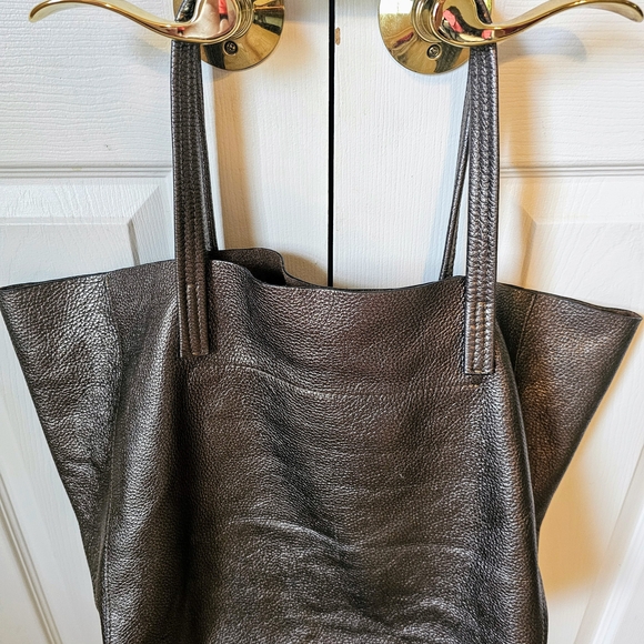 Kurt Geiger Italian Leather Metallic Tote Bag - Picture 2 of 9
